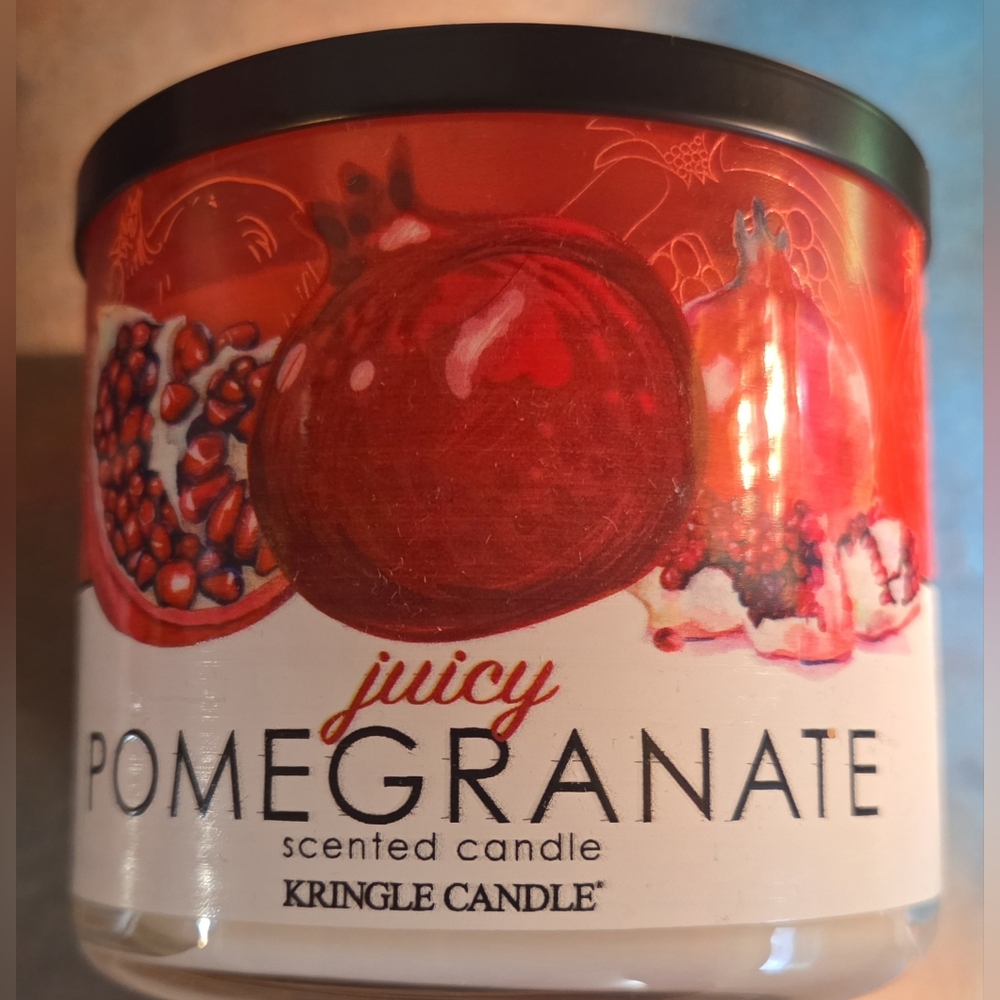 Juicy Pomegranate Scented Candle - Red